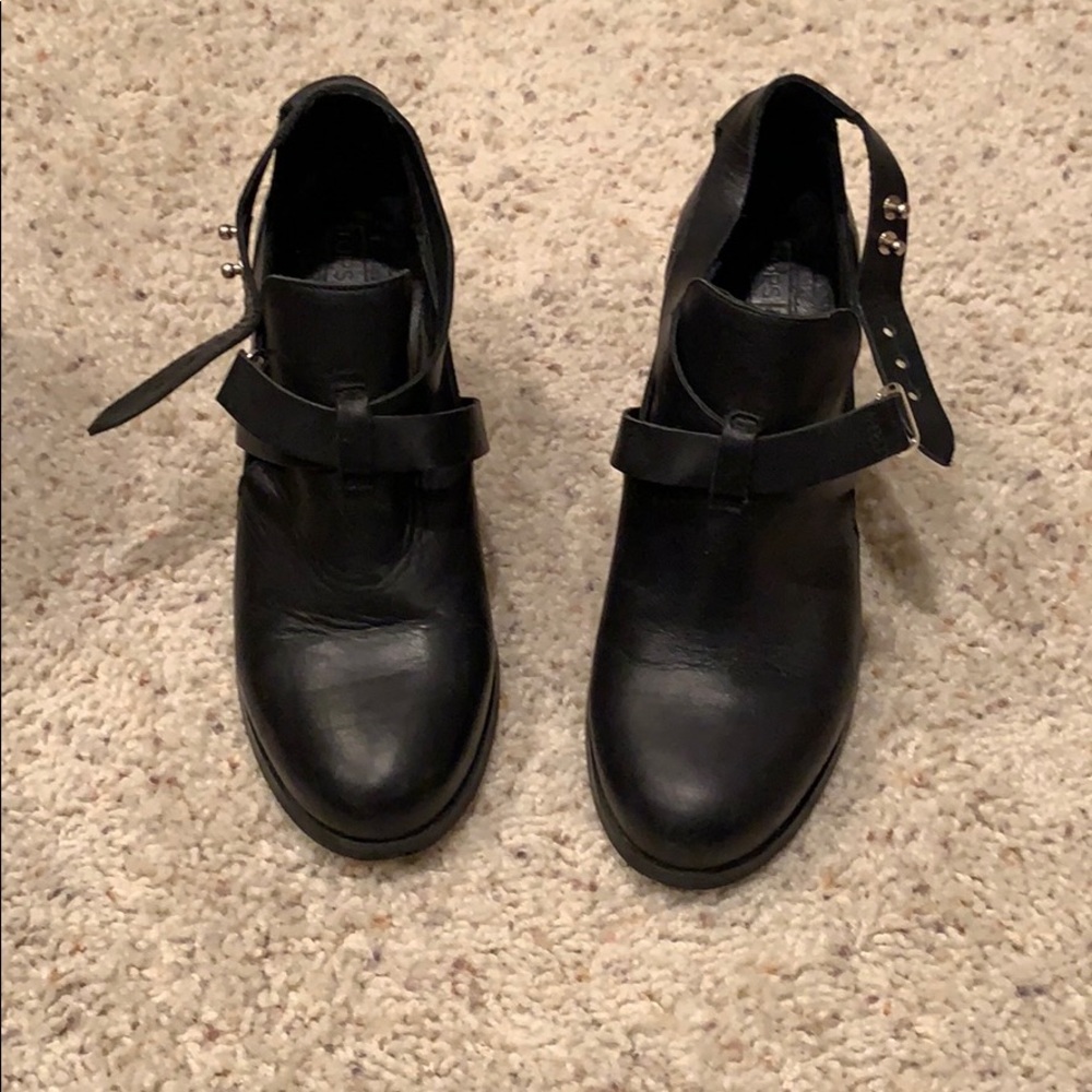 TOPSHOP Booties
